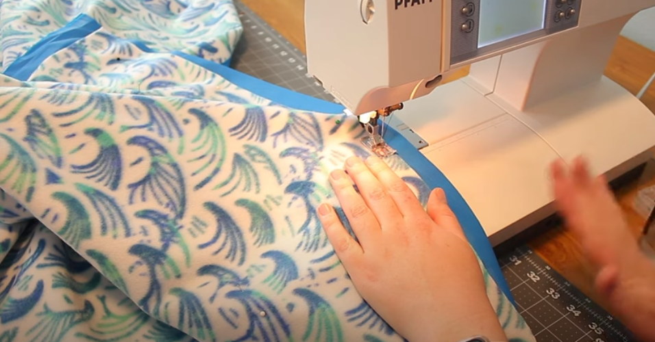 how to sew beach blankets edges